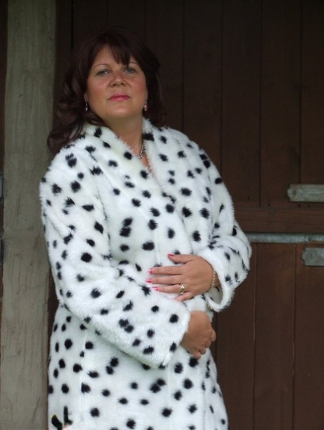 Over 30 brunette Sandy mature small boobs free of a bra while at the stables 53911984